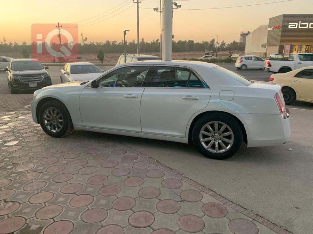 کرایسلەر 300